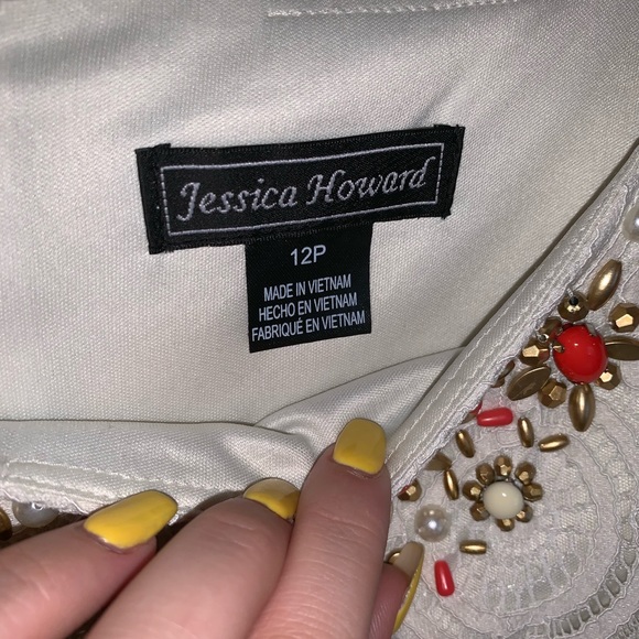 Lace dress - Picture 4 of 5